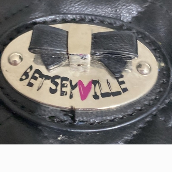 Betsy Johnson Black Quilted Betsyville Handbag Satchel Bag Preloved - Picture 3 of 8